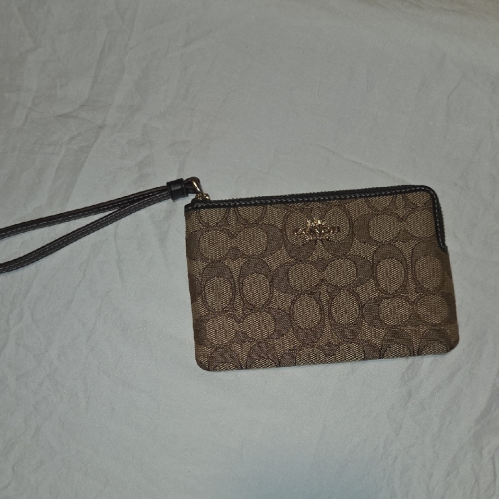 NWOT Coach Signature Brown Wristlet